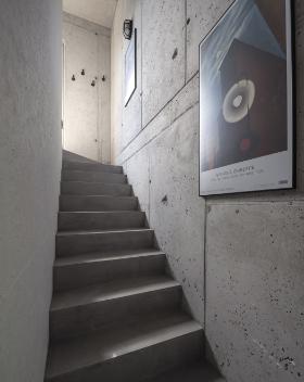 Realizacją industrialnej wieży architekt domknął symbolicznie założenia z lat powojennych.