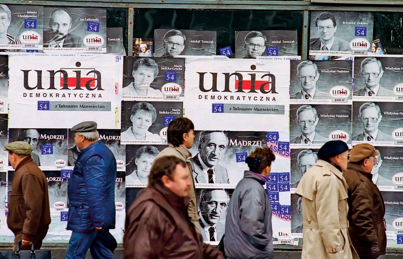 Plakaty kandydatów Unii Demokratycznej z kampanii przed pierwszymi wolnymi wyborami do Sejmu, 1991 r.
