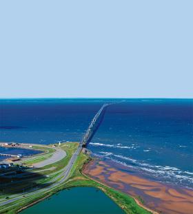 Most Konfederacji (12,9 km) nad kanadyjską cieśniną Northhumberland.