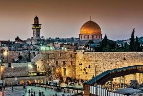 Widok na Ścianę Płaczu i meczet Al-Aksa w Jerozolimie.