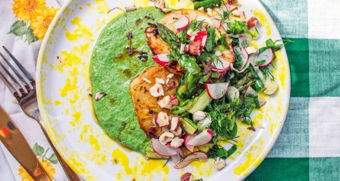 Steki z selera w kremowym sosie.