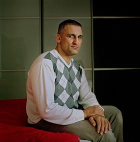 Wojciech Bartnik (44 l.) - w Barcelonie (1992) zdobył brązowy medal, jedyny wtedy w boksie. Za łatwo wygrywał, nie osiągnął szczytów. W zawodowstwie stoczył 11 walk, 8 wygrał. Mieszka w Oleśnicy.