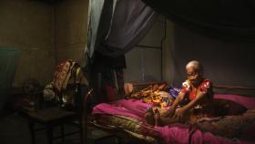 Polityka to realizacja celów – śmieje się w filmie szef indonezyjskich brygad śmierci, które w latach 60. ubiegłego wieku na rozkaz wojskowego reżimu wymordowały ponad milion niewinnych ludzi pod pretekstem, że sprzyjali oni komunistom. Ludobójstwo nigdy nie zostało rozliczone.