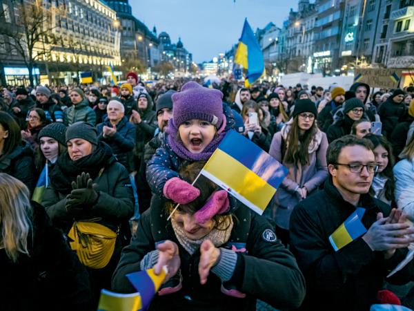 Demonstracja w Pradze przeciw rosyjskiej inwazji na Ukrainę.