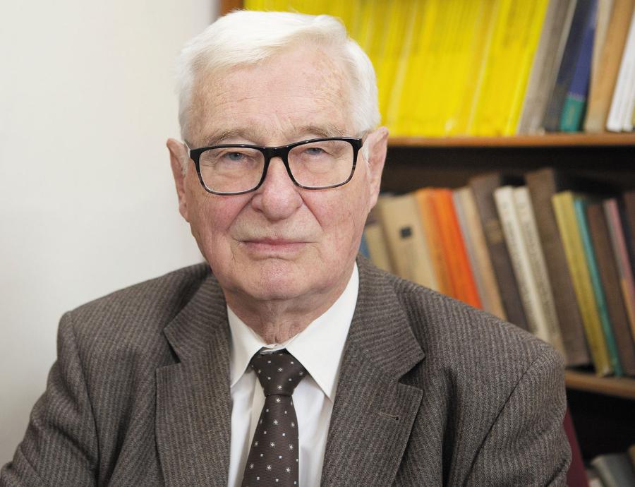 Prof. dr hab. Andrzej Kossakowski