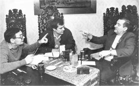 Z Lechem Wałęsą, ówczesnym szefem 'Solidarności' i Jerzym Baczyńskim podczas wywiadu dla POLITYKI. Gdańsk, 1989 r.
