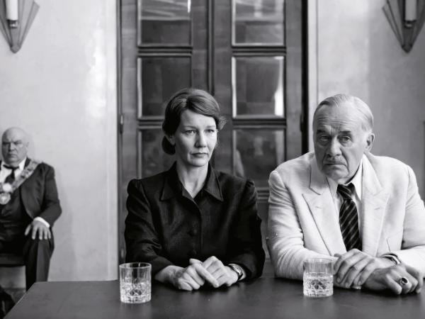 Hanns Zischler jako Tomasz Mann i Sandra Hüller w roli jego córki Eriki w filmie Pawła Pawlikowskiego „Ojczyzna”