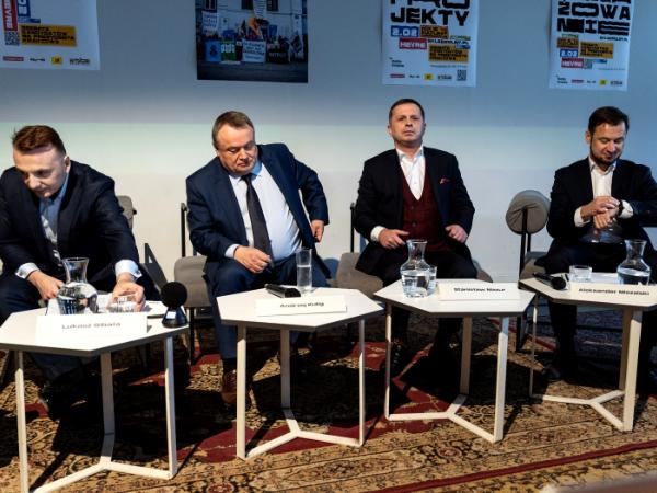 Debata kandydatów na prezydenta Krakowa. Od lewej: Łukasz Gibała, Andrzej Kulig, Stanisław Mazur, Aleksander Miszalski.