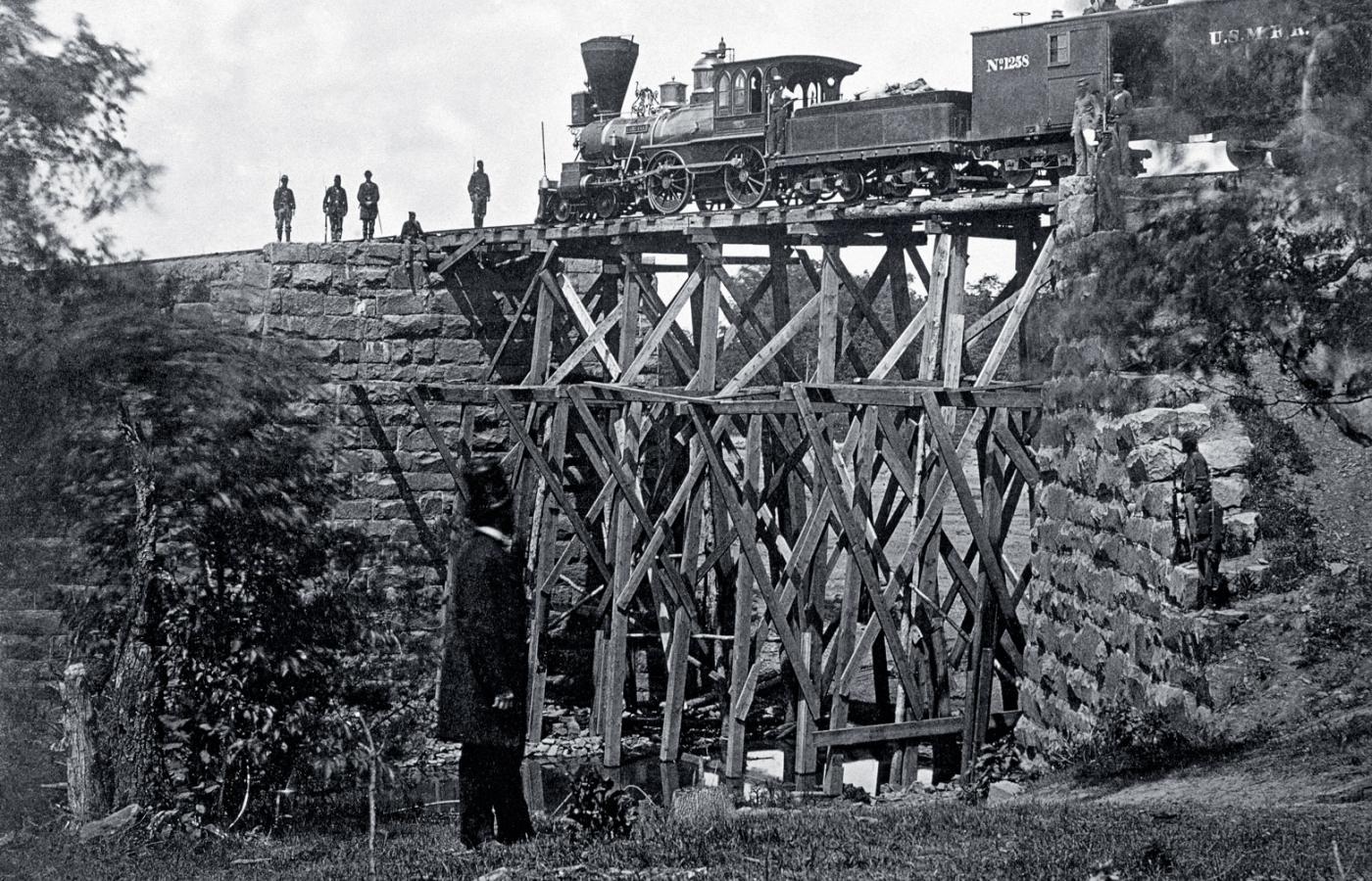 Pociąg w okolicach Manassas w Wirginii podczas wojny secesyjnej; fotografia z 1863 r.
