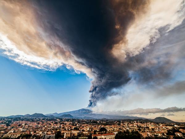 Wulkan Etna na sycylii.
