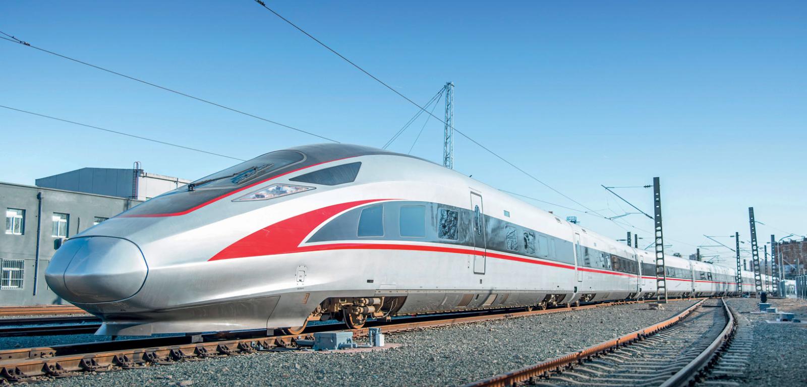 Fuxing (Odrodzenie) to superszybki pociąg chińskiej konstrukcji. Obsługuje 3800 km tras i jeździ z prędkością 350 km/h.