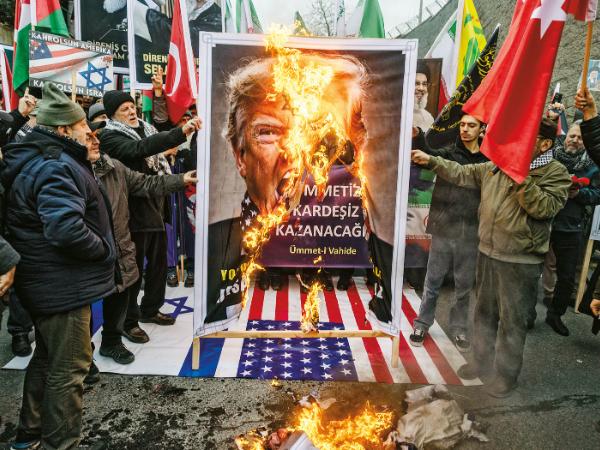 Amerykanie domagają się od Irańczyków trzech ustępstw: zupełnej rezygnacji z programu jądrowego, wyraźnego ograniczenia arsenału balistycznego i zakończenia wspierania sojuszniczych organizacji na Bliskim Wschodzie.