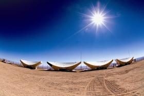 Elementy anten ALMY. Przypłyneły na statkach.