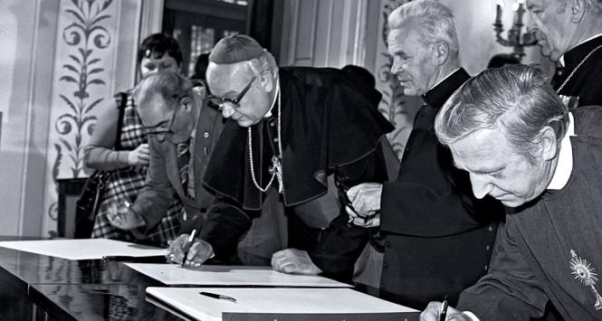 Belweder, 1981 r. Pierwszy z prawej biskup Tadeusz Majewski z Polskiego Kościoła Katolickiego