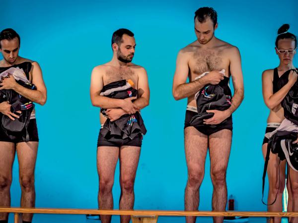 Czworo (z pięciu) wcieleń tytułowego Cezarego na wojnie prywatnego z publicznym