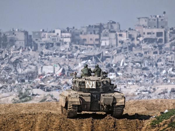 Izraelski czołg przy granicy ze Strefą Gazy