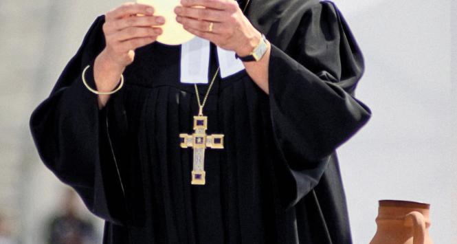 Ta 51-letnia rozwódka, matka czterech córek, przewodzi dziś 25-milionowej wspólnocie.