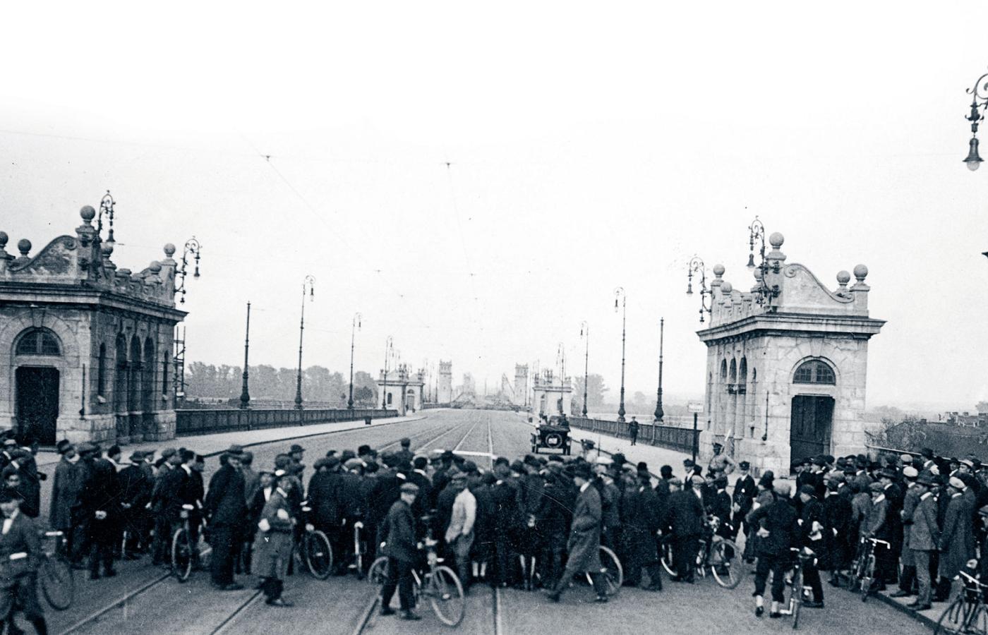 Wjazd na most Poniatowskiego, maj 1926 r.