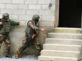 Budynki pozwalają przeciwnikowi na ukrycie nawet znacznych sił, organizowanie zasadzek, nagły kontratak z zaskoczenia.