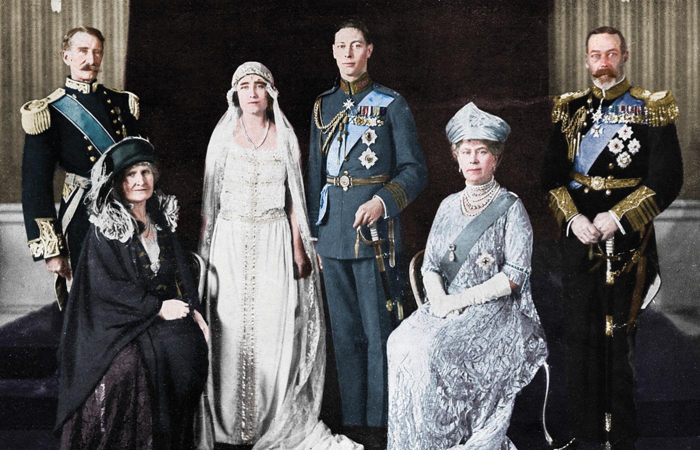 Zdjęcie z okazji ślubu księcia Yorku, przyszłego króla Jerzego VI z Elżbietą Bowes-Lyon, 1923 r.