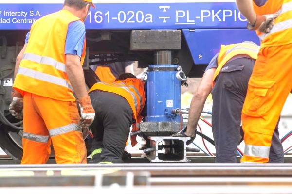 Kolej w chaosie. Mamy czekać na ofiary śmiertelne, by rząd coś zrobił?