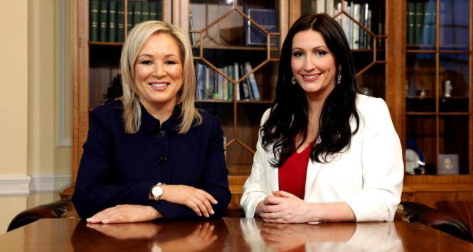 Szefową władz w Belfaście została właśnie reprezentująca Sinn Fein Michelle O’Neill (na zdjęciu od lewej), jej zastępczynią – Emma Little-Pengelly z DUP, partii wspierającej unię z Wielką Brytanią.