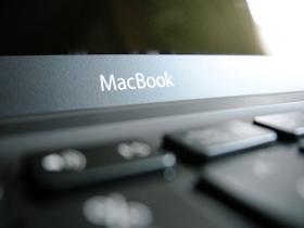 Pierwsze laptopy firmy Apple mimo upływu lat wciąż są niebotycznie drogie. Niektóre modele osiągają cenę 7500 funtów.