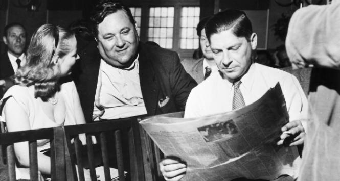 Pisarz Artur Koestler (z prawej) podczas Kongresu Wolności Kultury