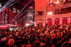 Rzut oka na pełną widownię Teatru Polskiego.