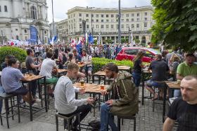 Jesteśmy – lub do niedawna byliśmy – społeczeństwem mniej mrocznym, niż można sądzić z historii i naszego dominującego wyobrażenia o sobie.