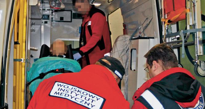 Włodzimierz N. w drodze do szpitala wojskowego przy ul. Szaserów w Warszawie.