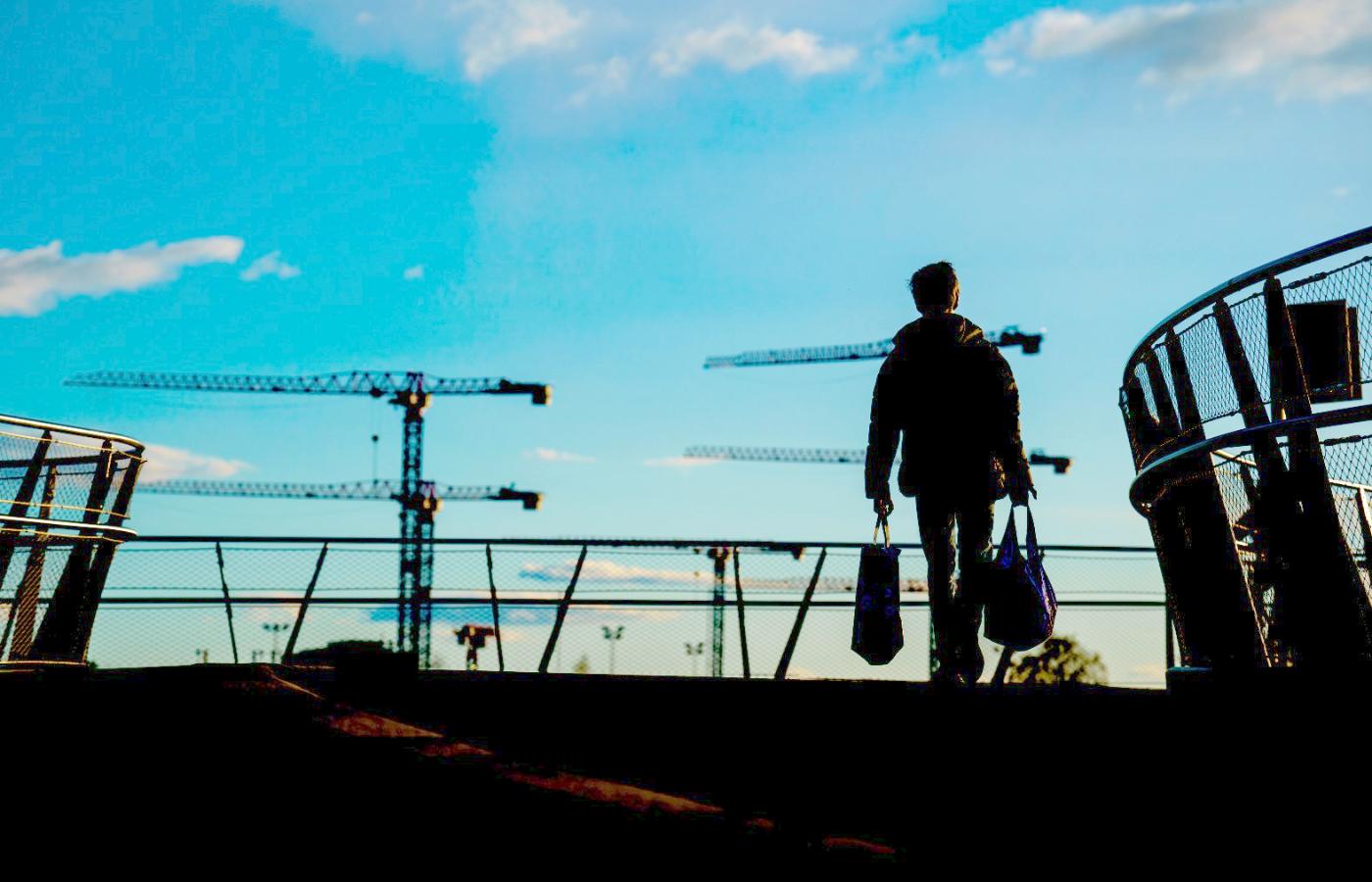 Polacy w Norwegii często pracują w budowlance albo stoczniach. Na zdjęciu: żurawie na budowie, uniwersytet w Oslo