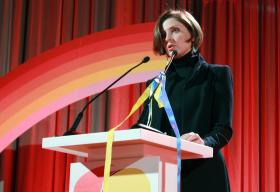 Joanna Mucha odczytuje list otwarty Kongresu Kobiet w sprawie sytuacji na Ukrainie.
