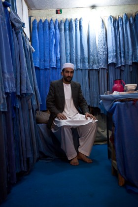 Butik z burkami w Afganistanie.
