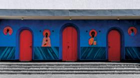 Za wysiedlonymi poszła wiara. Fragment fasady cerkwi grekokatolickiej zaprojektowanej przez Jerzego Nowosielskiego we współpracy z Bogdanem Kotarbą. Świątynię wybudowano w latach 90. XX w. w Białym Borze, który wyrósł na centrum kultury i oświaty ukraińskiej na Pomorzu Zachodnim.