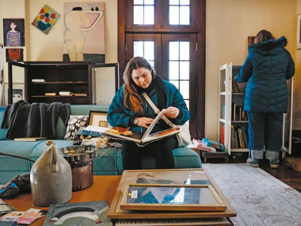 Estate sales to wyprzedaż wszystkiego, co znajduje się na terenie posiadłości osoby zmarłej.