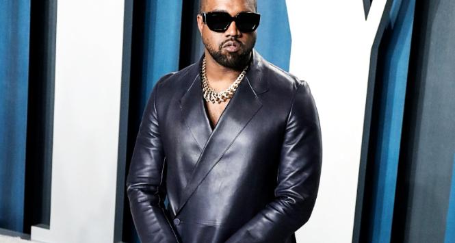 Ye, do zeszłego roku znany jako Kanye West. Tu na przyjęciu oscarowym zorganizowanym przez „Vanity Fair” w 2020 r.