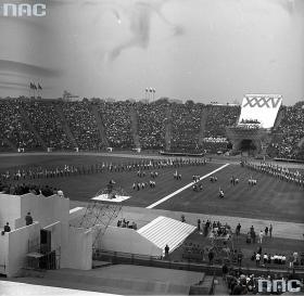 XXXV-lecie komunistycznego państwa. Lipcowy entuzjazm i wielka feta zaprzeczają rzeczywistości końca dekady. 1979 r.