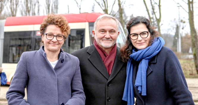 Faworytka w wyborach na prezydentkę Sopotu Magdalena Czarzyńska-Jachim (z lewej) z prezydentem Gdyni Wojciechem Szczurkiem i Gdańska Aleksandrą Dulkiewicz.