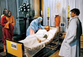 W 2007 r. w warszawskim kościele św. Anny grób zwracał uwagę na trudną sytuację służby zdrowia. Po świętach sprzęt EKG, do którego była podłączona postać Chrystusa, trafił do jednego z mazowieckich szpitali.