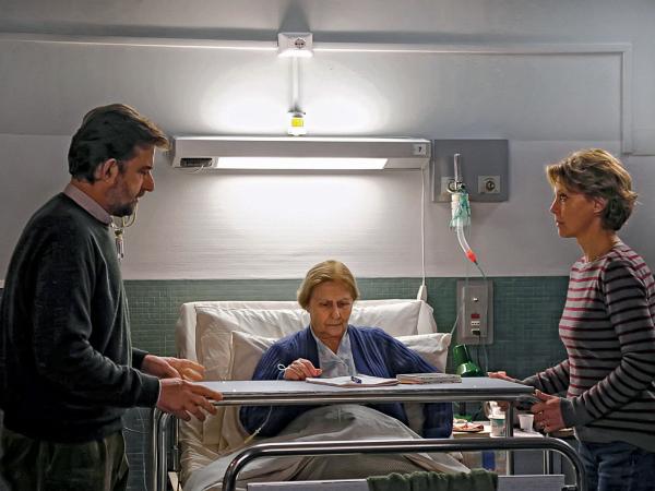 Giulia Lazzarini i Margherita Buy. Obok sam reżyser (i aktor) Nanni Moretti.