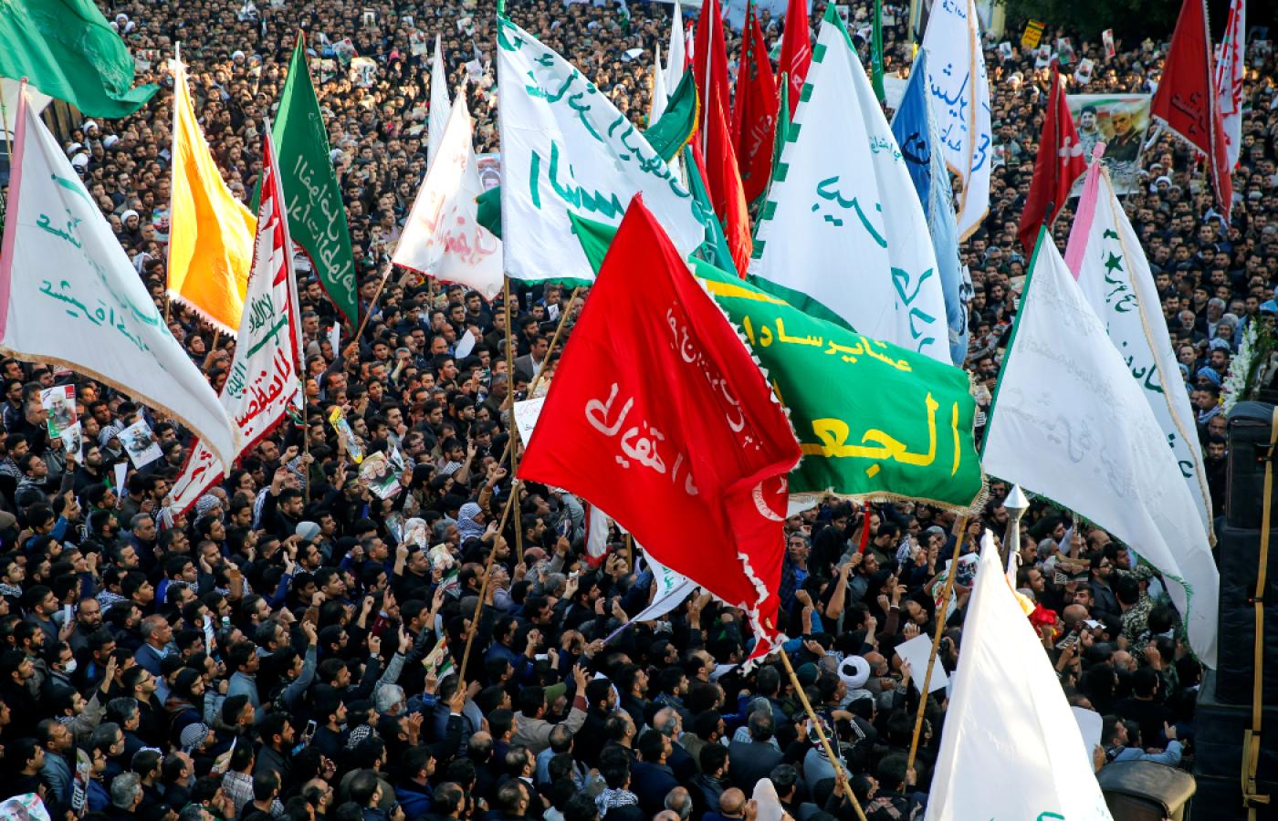 Tłumy na uroczystościach pogrzebowych gen. Sulejmaniego w irańskim Ahwaz