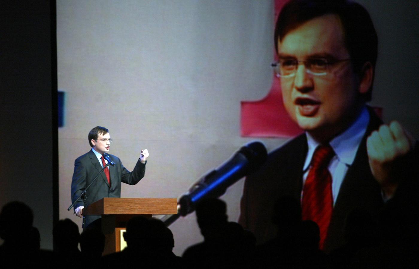 Zbigniew Ziobro w trakcie konwencji samorządowej PiS. Czas, który spędził u boku prezesa Kaczyńskiego, nie poszedł na marne