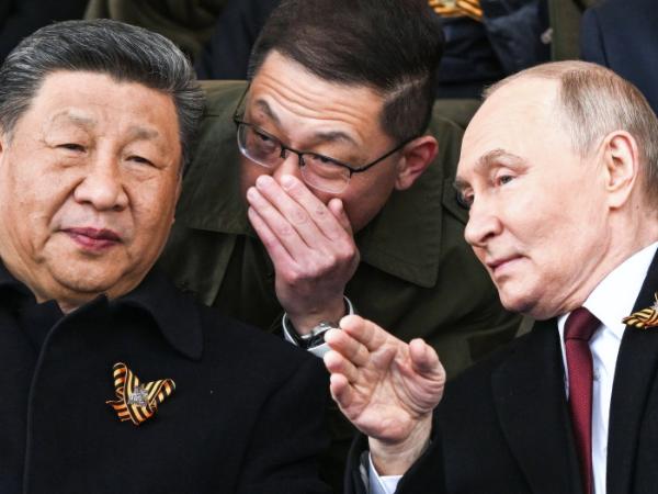 Xi Jinping i Władimir Putin podczas obchodów 80. rocznicy zakończenia drugiej wojny światowej, 9 maja 2025 r.