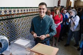 Premier Pedro Sánchez w komisji wyborczej. Madryt, 23 lipca.