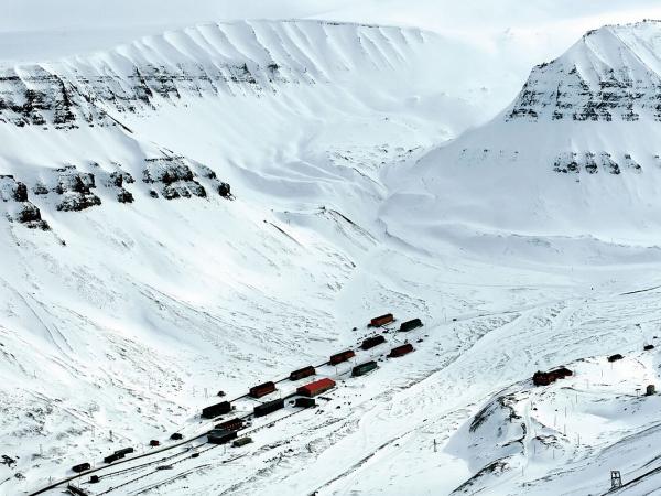 W Longyearbyen na Spitsbergenie zwykłe szklarnie przestały się opłacać.