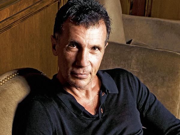 Michael Cunningham (ur. 1952 r.), pisarz amerykański, autor powieści „Dom na krańcu świata”, „Z ciała i duszy