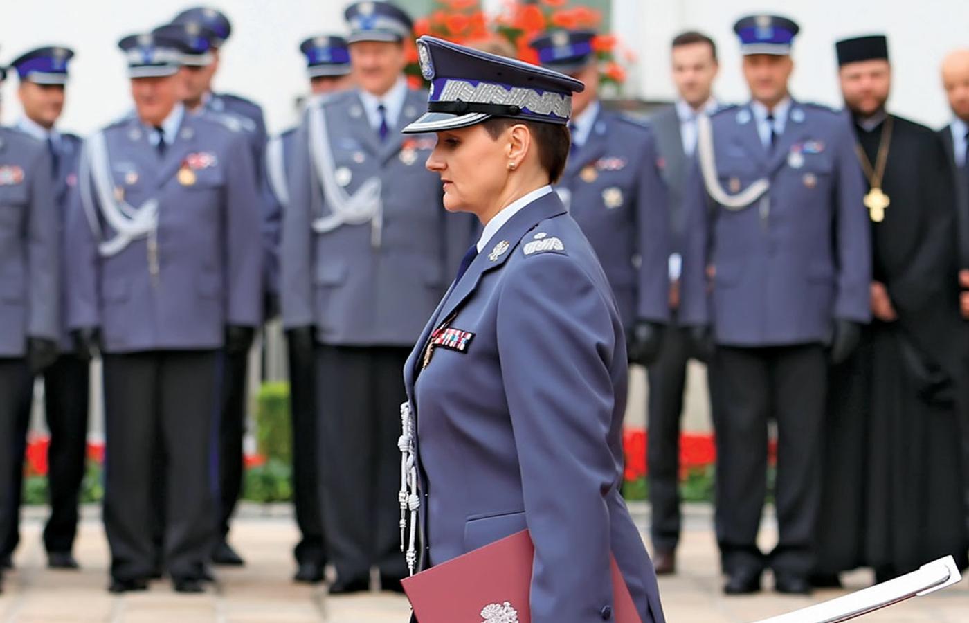 W marcu z pracą w policji pożegnała się pierwsza kobieta mianowana na stanowisko generała – Irena Doroszkiewicz.