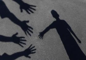 Polskie niepełnosprawne dzieci, które chodziły do publicznych szkół, częściej czują się inne i gorsze niż ich rówieśnicy ze szkół specjalnych.