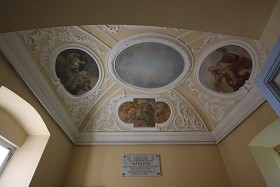 Pułtusk, pamiątkowa tablica w biskupim zamku.